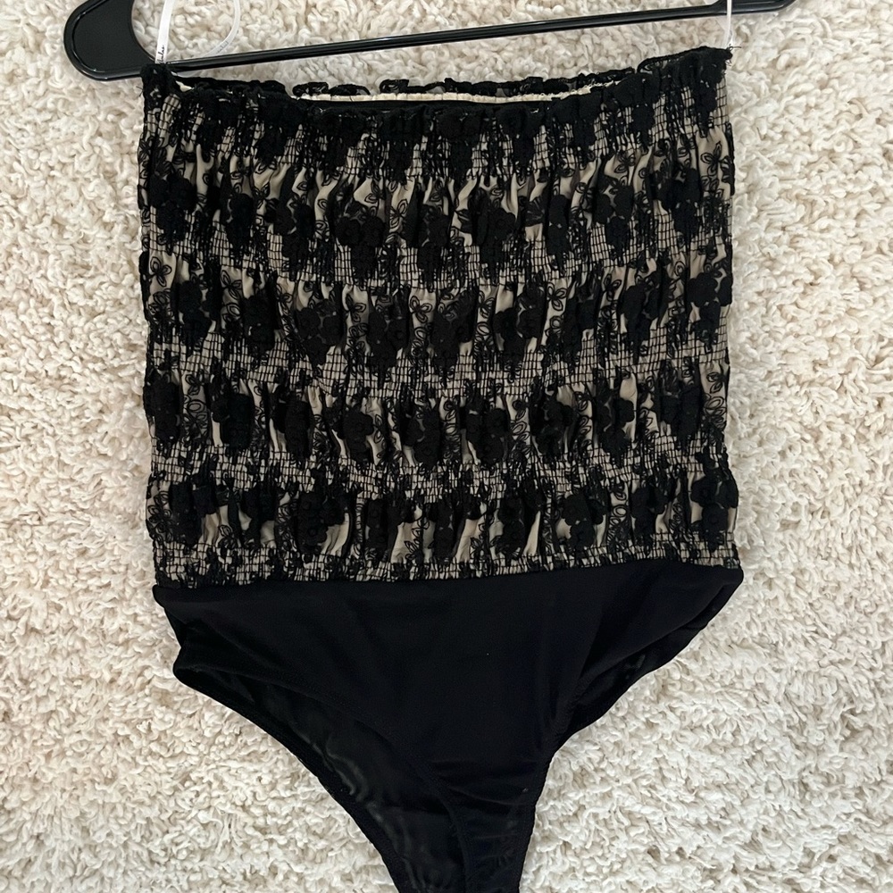 Lulu’s size small strapless one piece top.